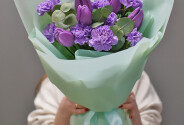 Bouquet with purple tulips and carnations — photo 1